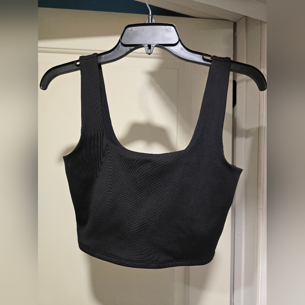 Express Body Contour Ribbed Crop Tank - Picture 2 of 4
